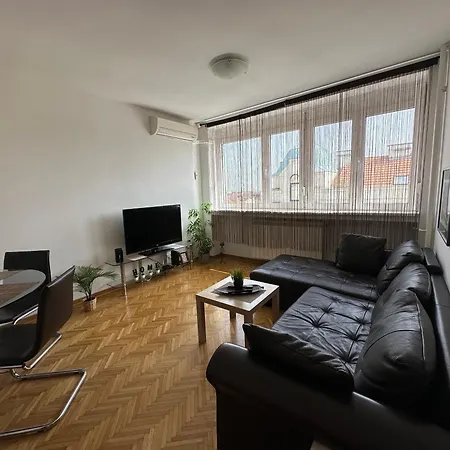 Apartment Art Cara Urosa *
